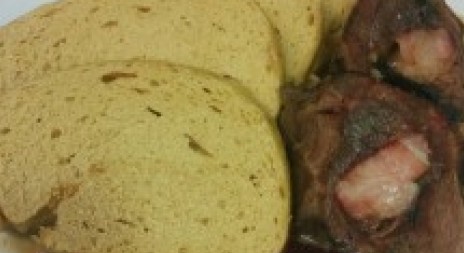 Recept na tento víkend - Špikována jelení plec na smetaně