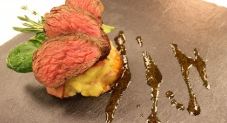 Recept na tento víkend - daňčí hřbet, šťouchané brambory
