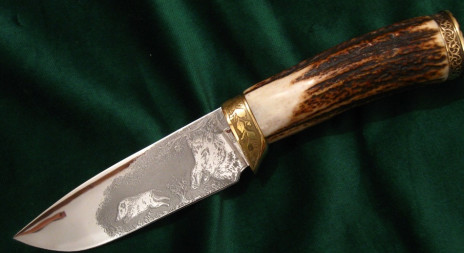Lovecký nůž od doby paleolitu