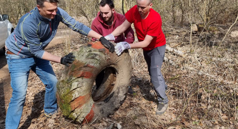 Dobrovolníci o víkendu uklízeli v rezervaci velkých kopytníků